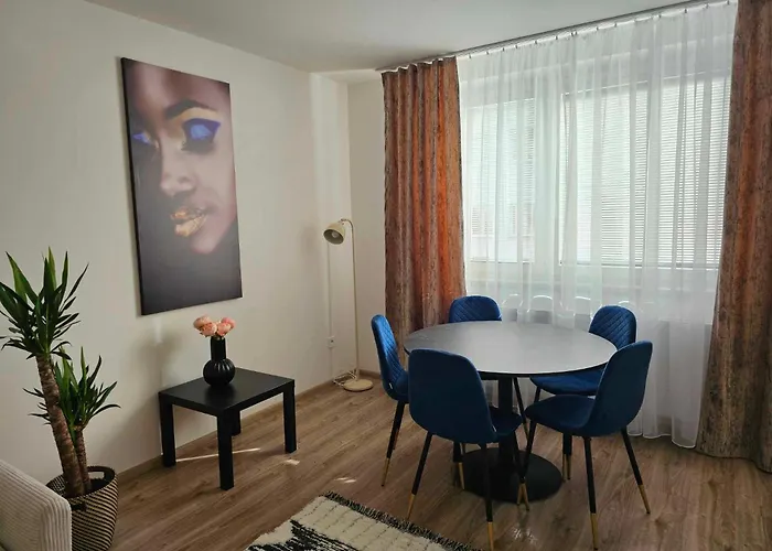 Dum Se Dvema Byty, Zahrada, Wifi, Netflix A Parkovani Zdarma, Klidna Cast Hradce Kralove