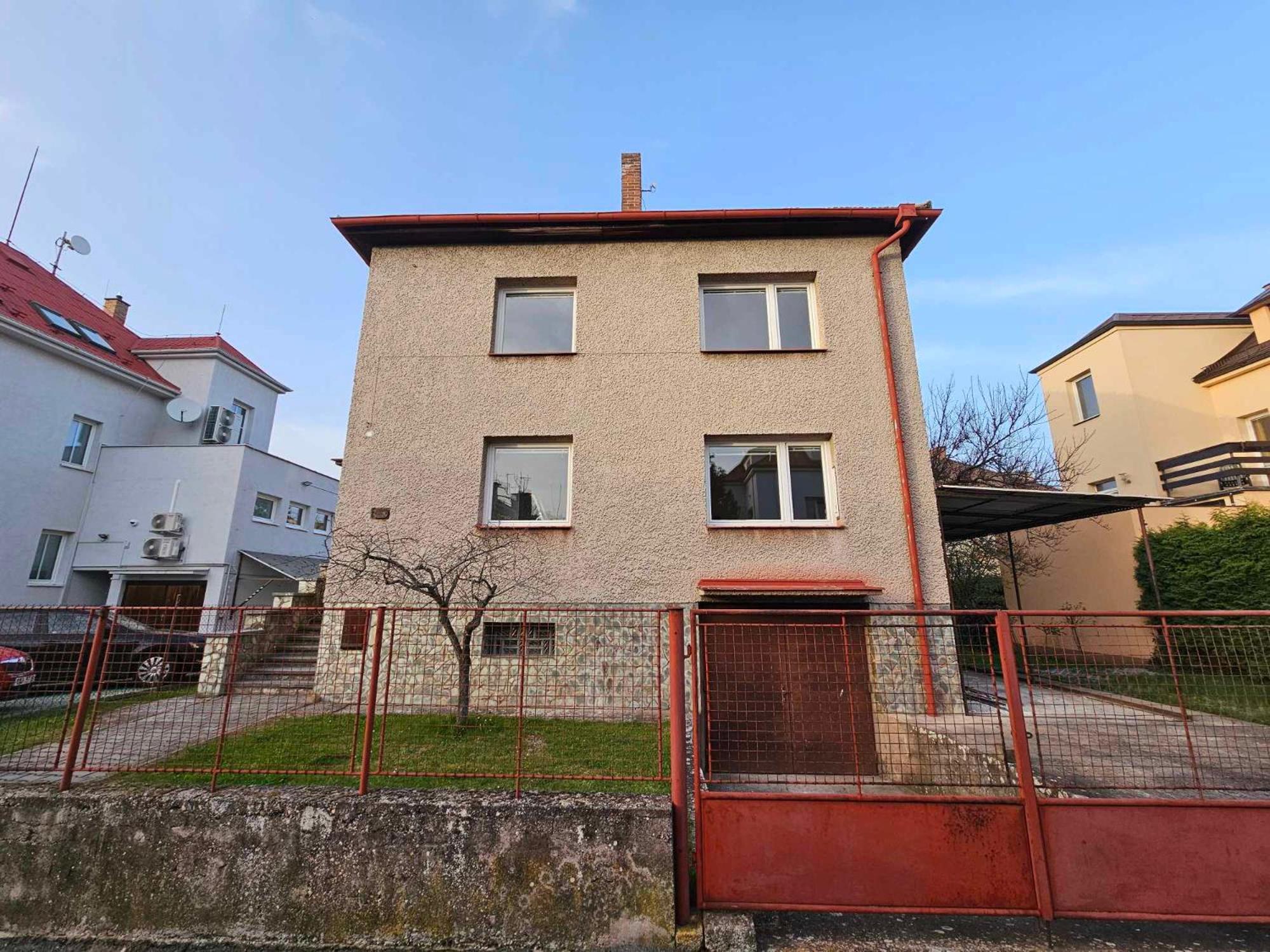 Dum Se Dvema Byty, Zahrada, Wifi, Netflix A Parkovani Zdarma, Klidna Cast Hradce Kralove Appartement