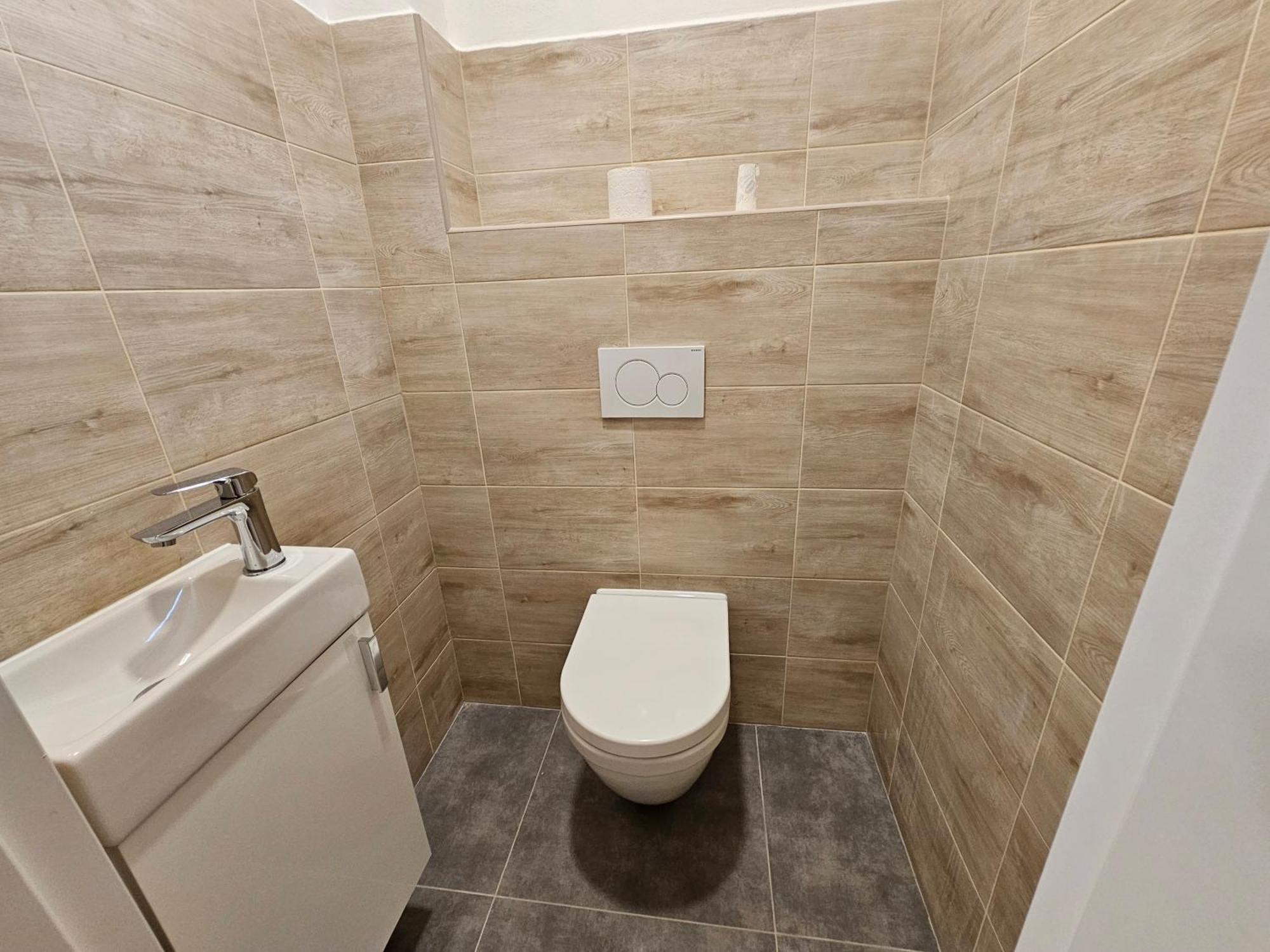 Apartment Dum Se Dvema Byty, Zahrada, Wifi, Netflix A Parkovani Zdarma, Klidna Cast Hradce Kralove
