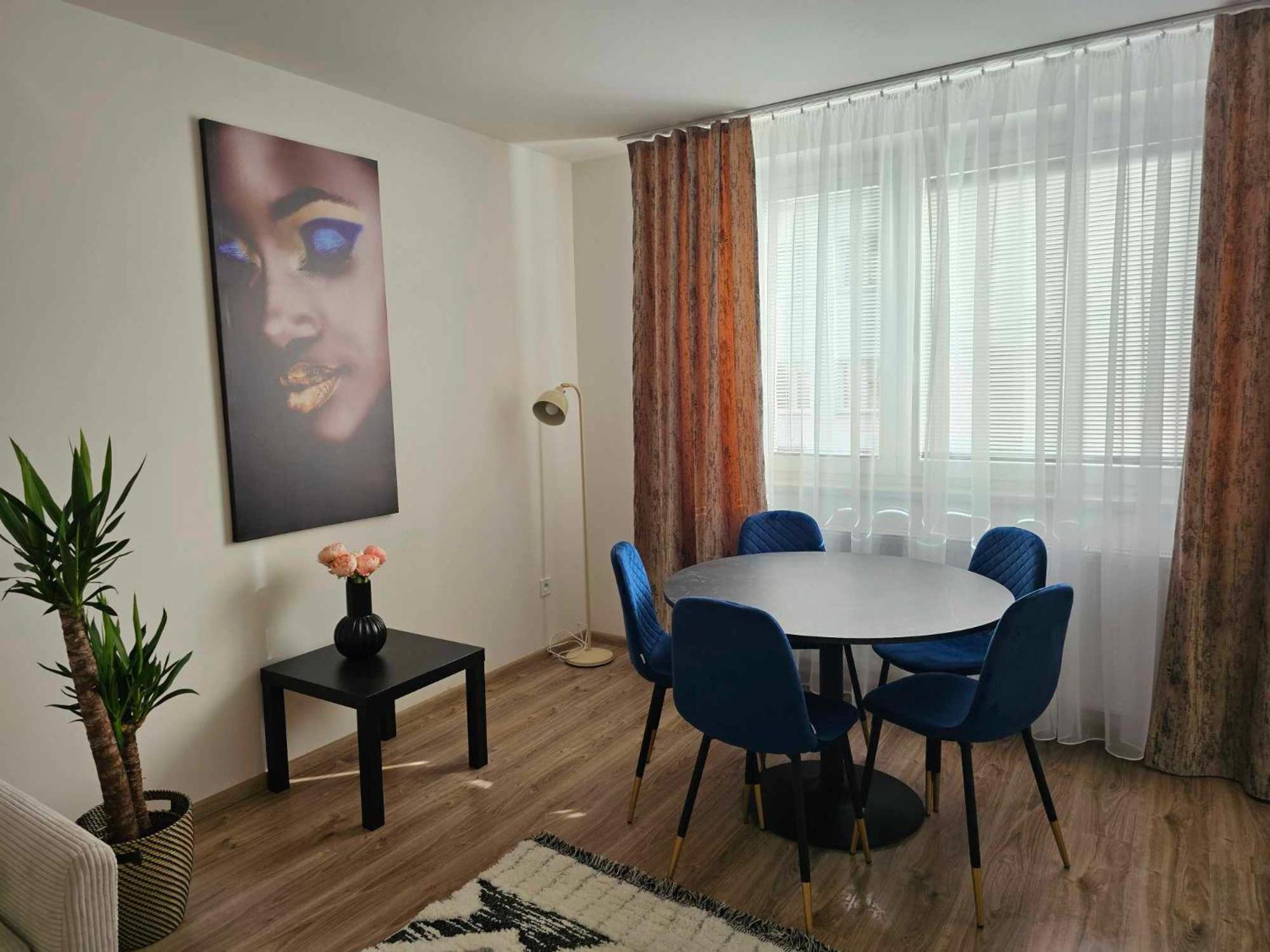 Apartment Dum Se Dvema Byty, Zahrada, Wifi, Netflix A Parkovani Zdarma, Klidna Cast Hradce Kralove *